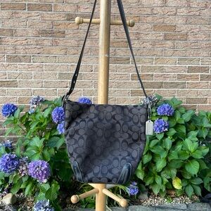 Coach Signature Shoulderbag Black
Canvas 6076